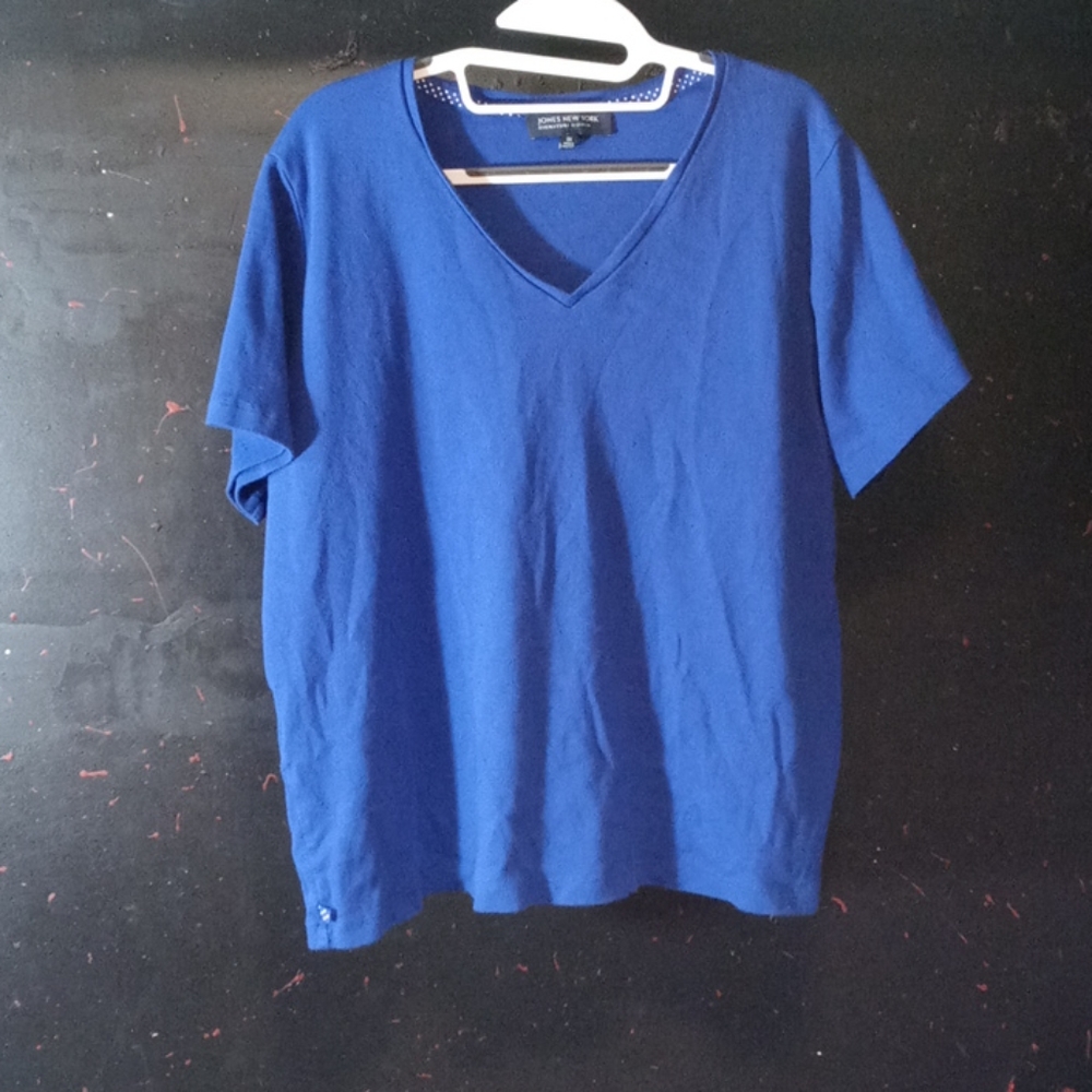 Dark blue tee shirt